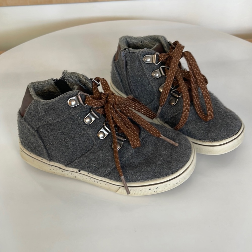Boys boot/shoe.